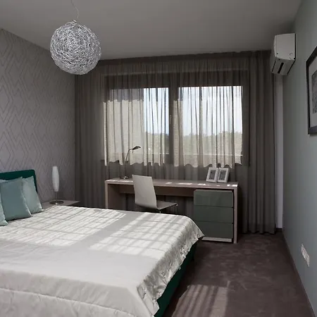 Apartment Cleves Boulevard Corporate & Leisure